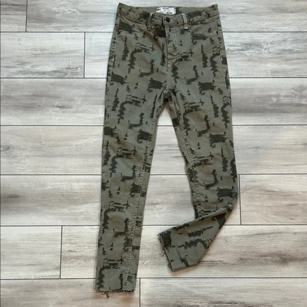 Free People Green skinny ankle jeans size 28